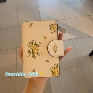 NWT Coach Medium Corner Zip Wallet With Floral Print CAP00 Gold/Chalk Multi